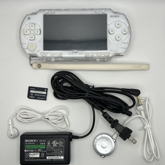 Sony PSP-1000 White VALUE PACK w/32MB memory - Box, Charger, 4 JPN Games, Case - Picture 1 of 10